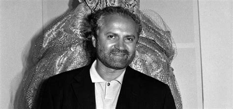 come e morto versace|Gianni Versace, la storia di un designer entrato nel mito a 27 anni .